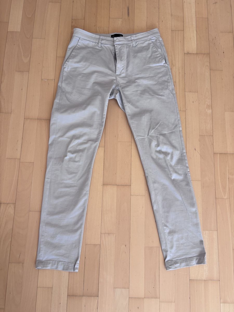 Pantaloni: Neutral Chinos - Good Condition, Size 33, Light Beige – Nuovo (secondo la descrizione) da Zürich venduto da Grothschild