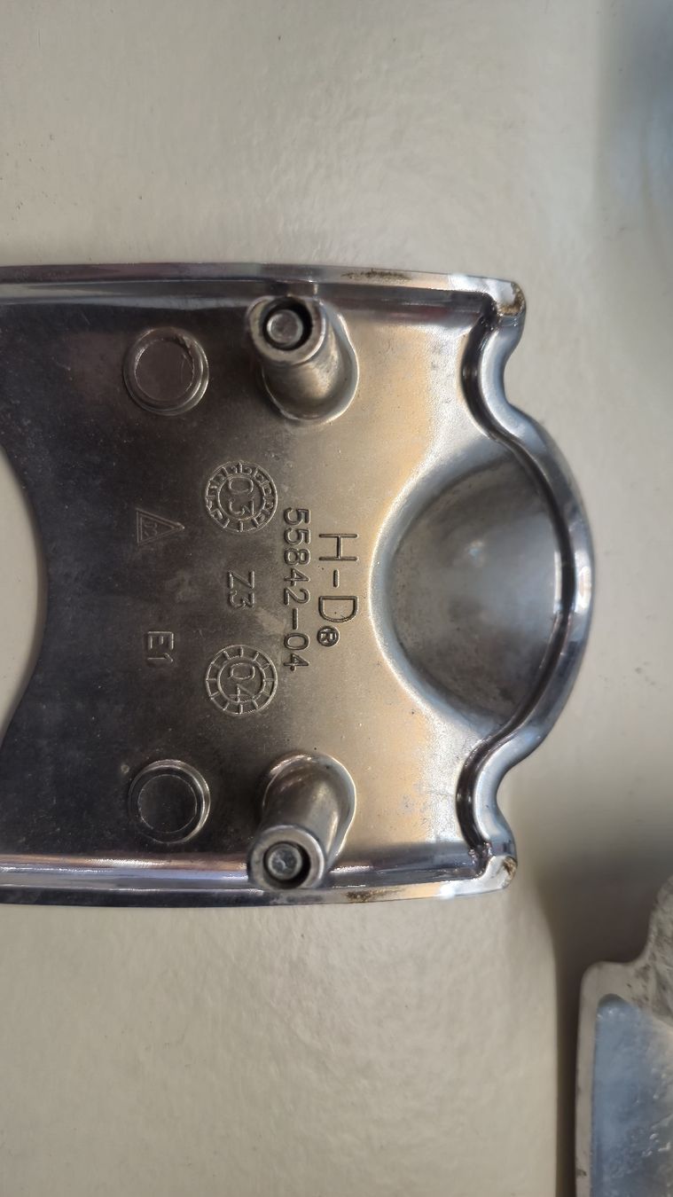 Harley-Davidson Tutti i ricambio per moto: bloc riser pour Sportster 1200Custom Harley-Davidson  – Difettoso da Cousset venduto da maurerjohann 1