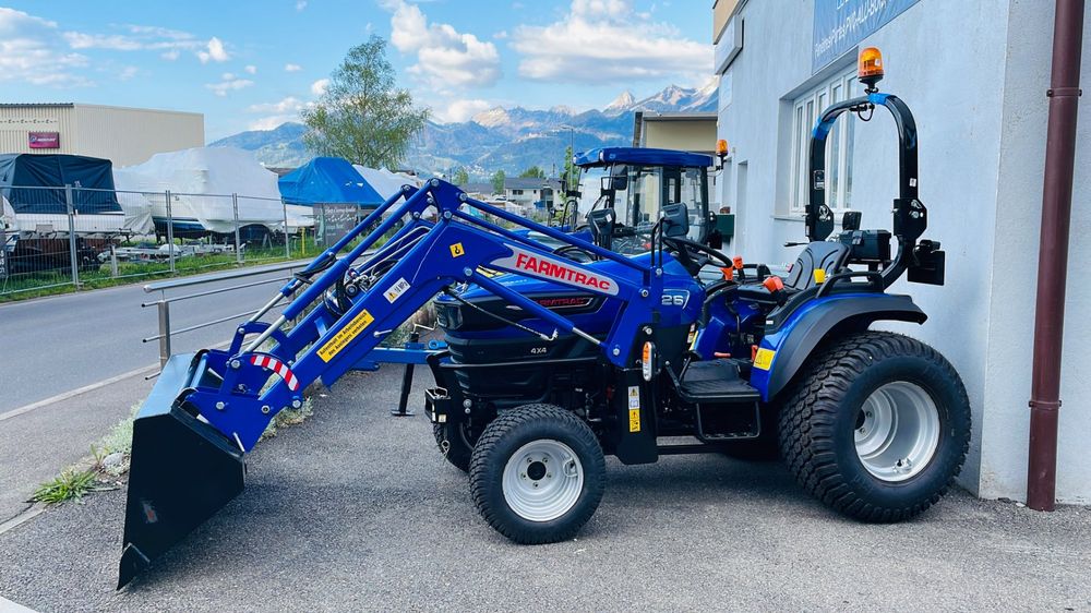 kleintraktor Kommunaltraktor Farmtrac 26 mit Frontlader Kaufen auf