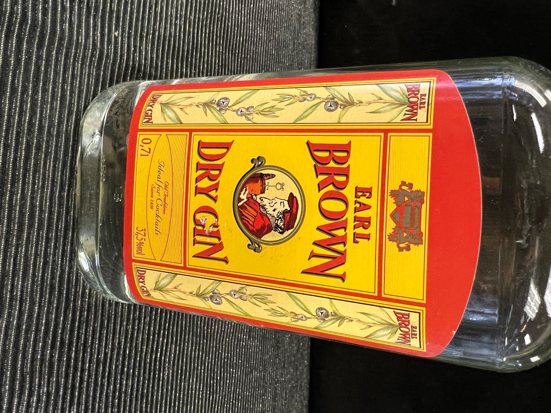 Bevande alcoliche: DRY GIN ANCIENNE BOUTEILLE ENTAMÉE – Usato da Genève venduto da Leboucheoreilles 1