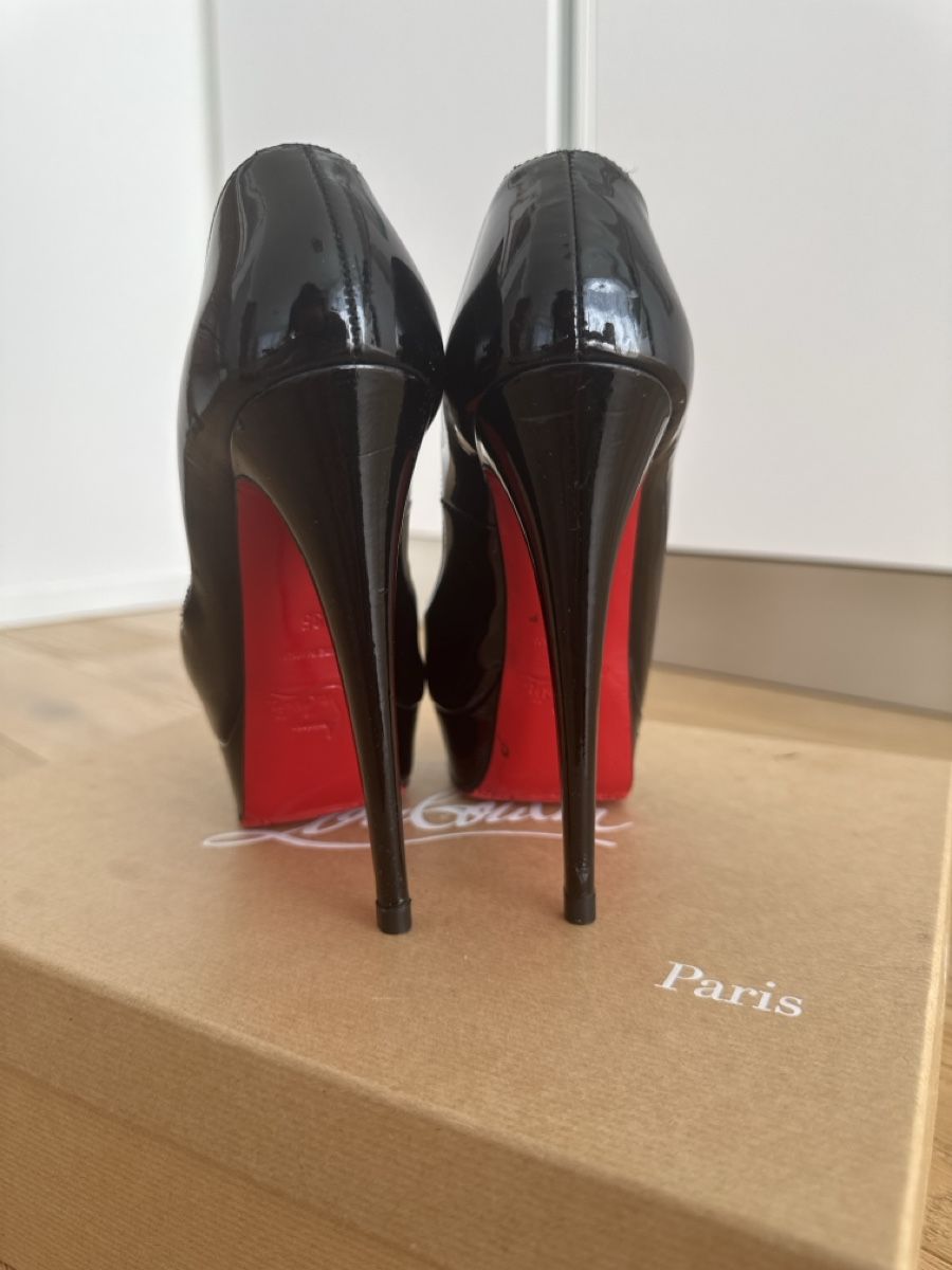 Christian Louboutin Scarpe da donna: Louboutin Lackleder peeptoe pumps – Usato da Zürich venduto da IrinaIris 3