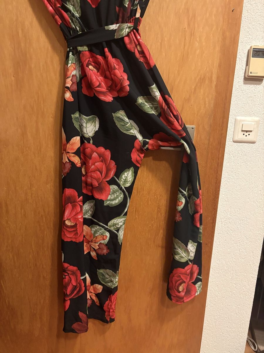 Jumpsuits: Schöner Sommer Jumpsuit mit Blumenmuster, Grösse 36 – Gebraucht aus Li Curt von zan_l6gv 2