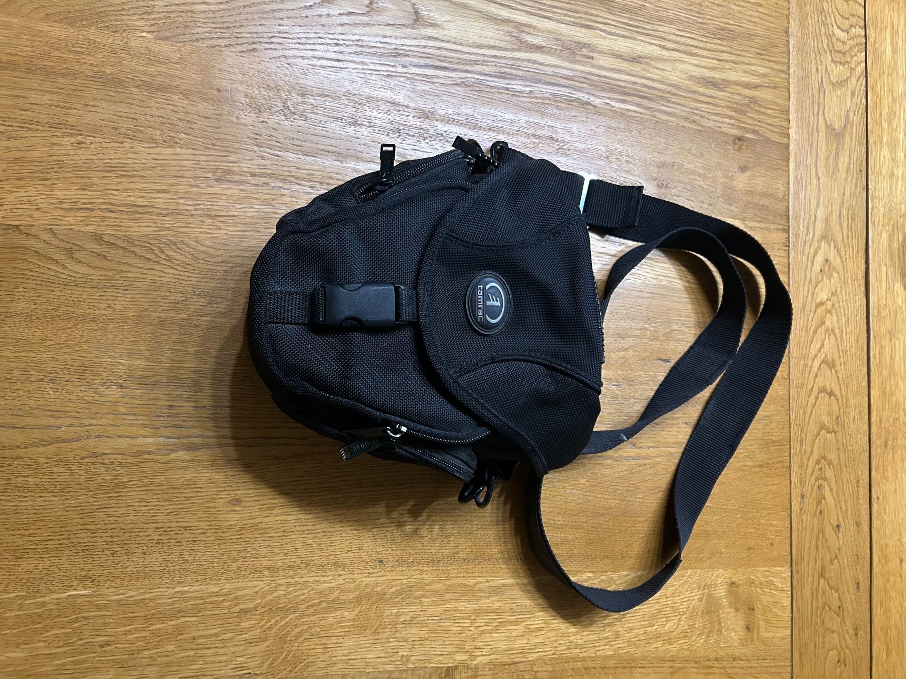Borse: Sac pour appareil photo type reflex – Usato da Renan BE venduto da Niklos6