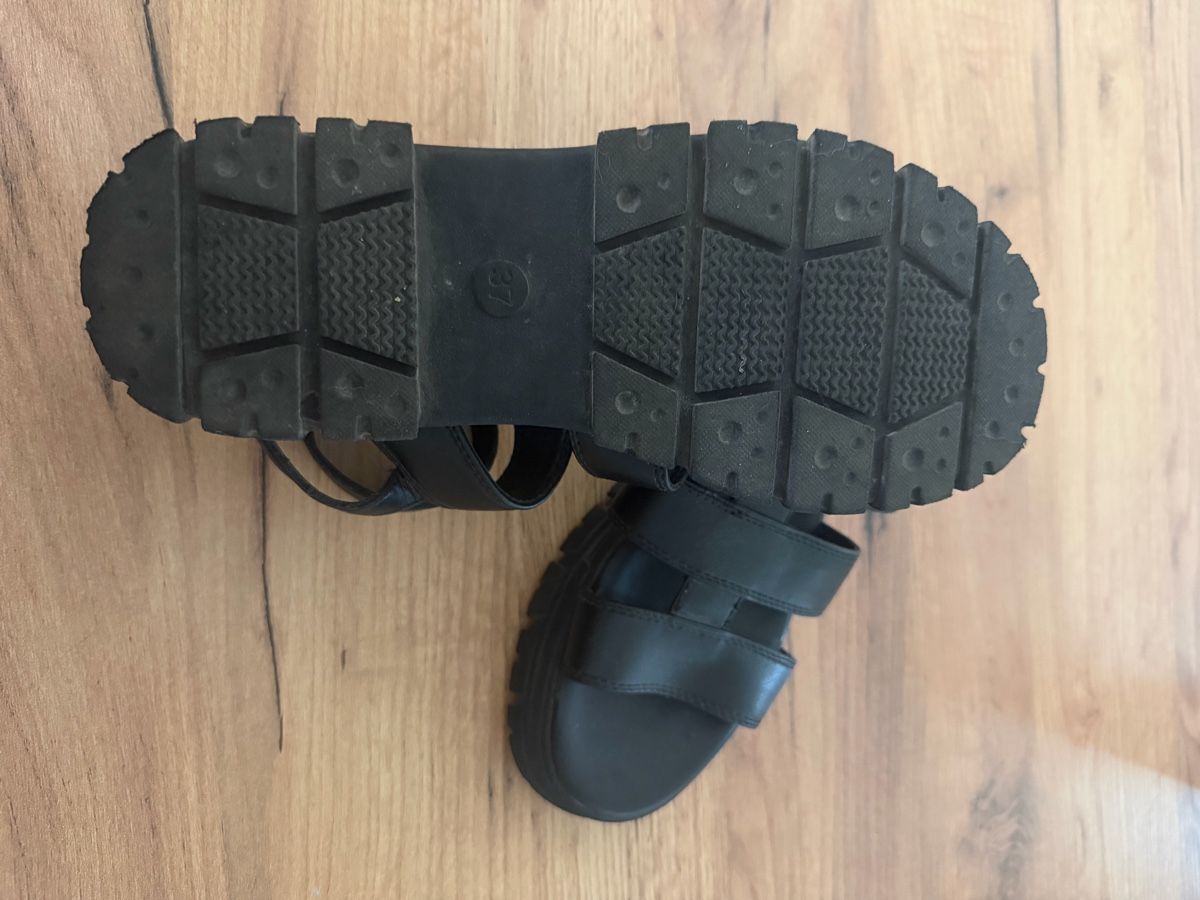Graceland Schuhe für Mädchen: Graceland Sandalen schwarz Grösse 37 gebraucht – Gebraucht aus Volketswil von Natalia_91 2