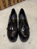 Schwarze Lack Loafer mit Absatz, neuwertig, Grösse 37
