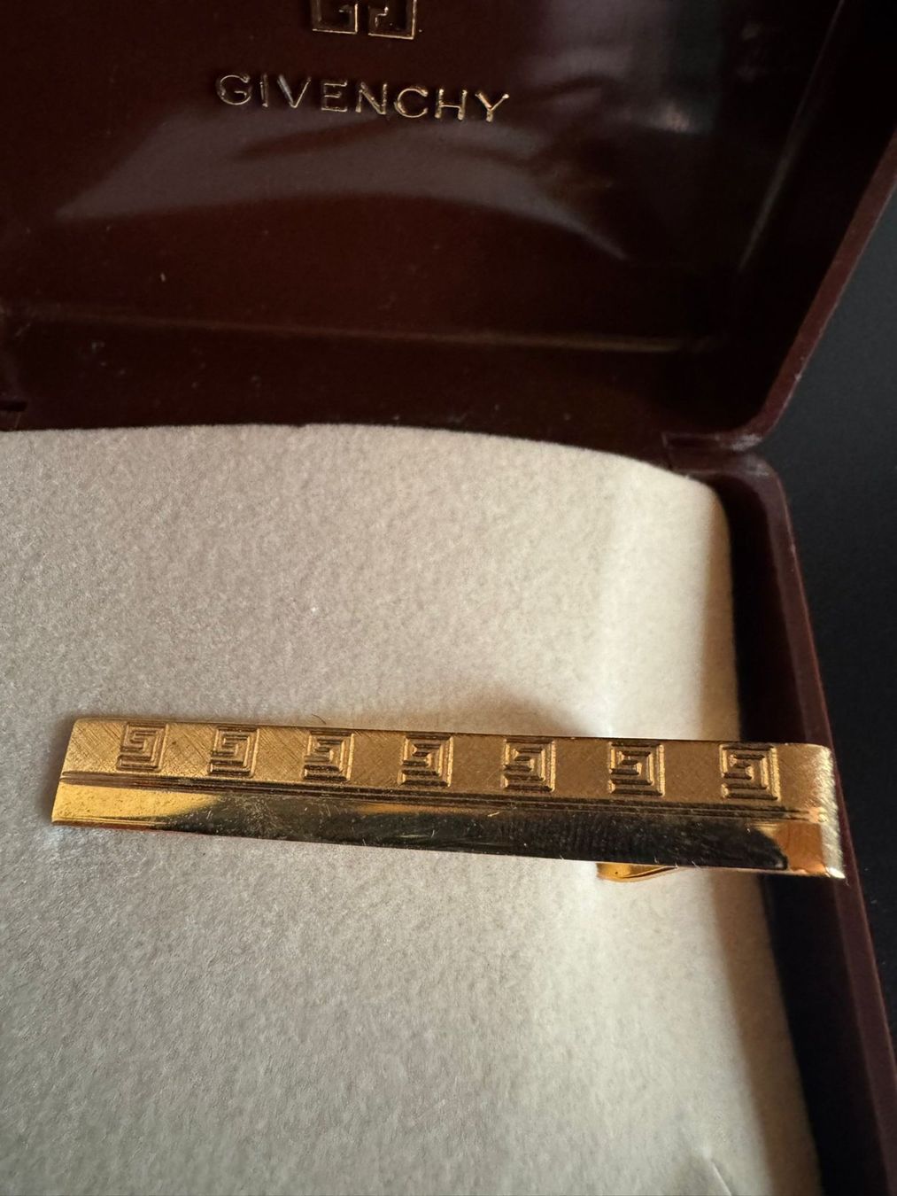 Givenchy Spille & Fermagli: Givenchy Vintage Krawattenklammer mit Box – Usato da Winterthur venduto da Dejv 1