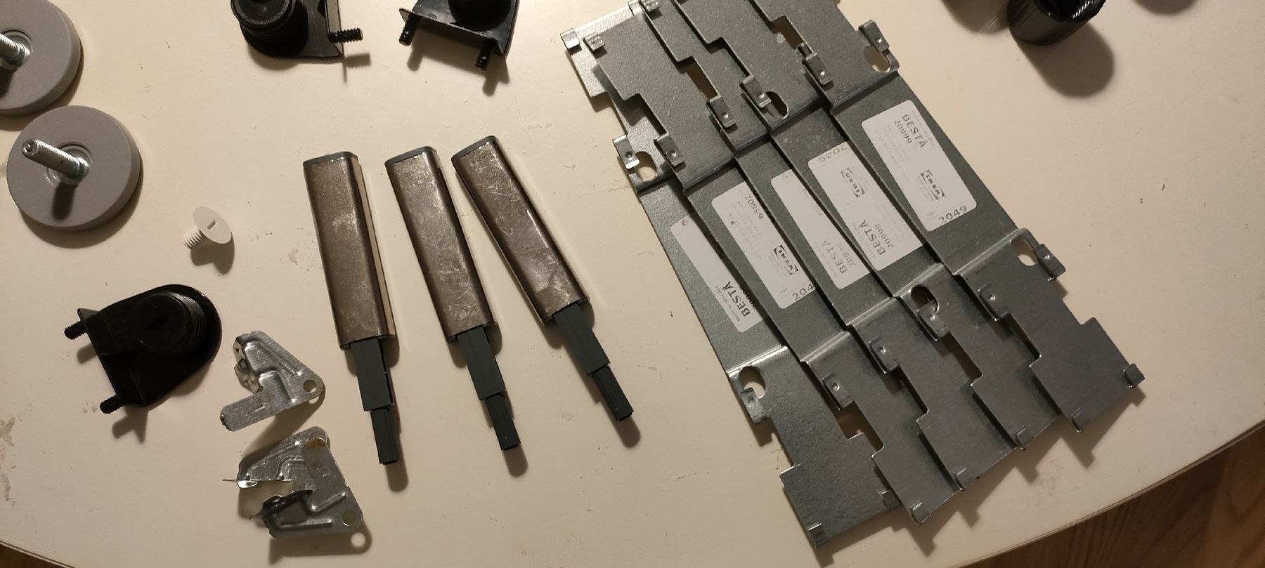 Ikea Tutti gli attrezzi: Ikea Zubehör  – Usato da Muri AG venduto da Suiphi 1