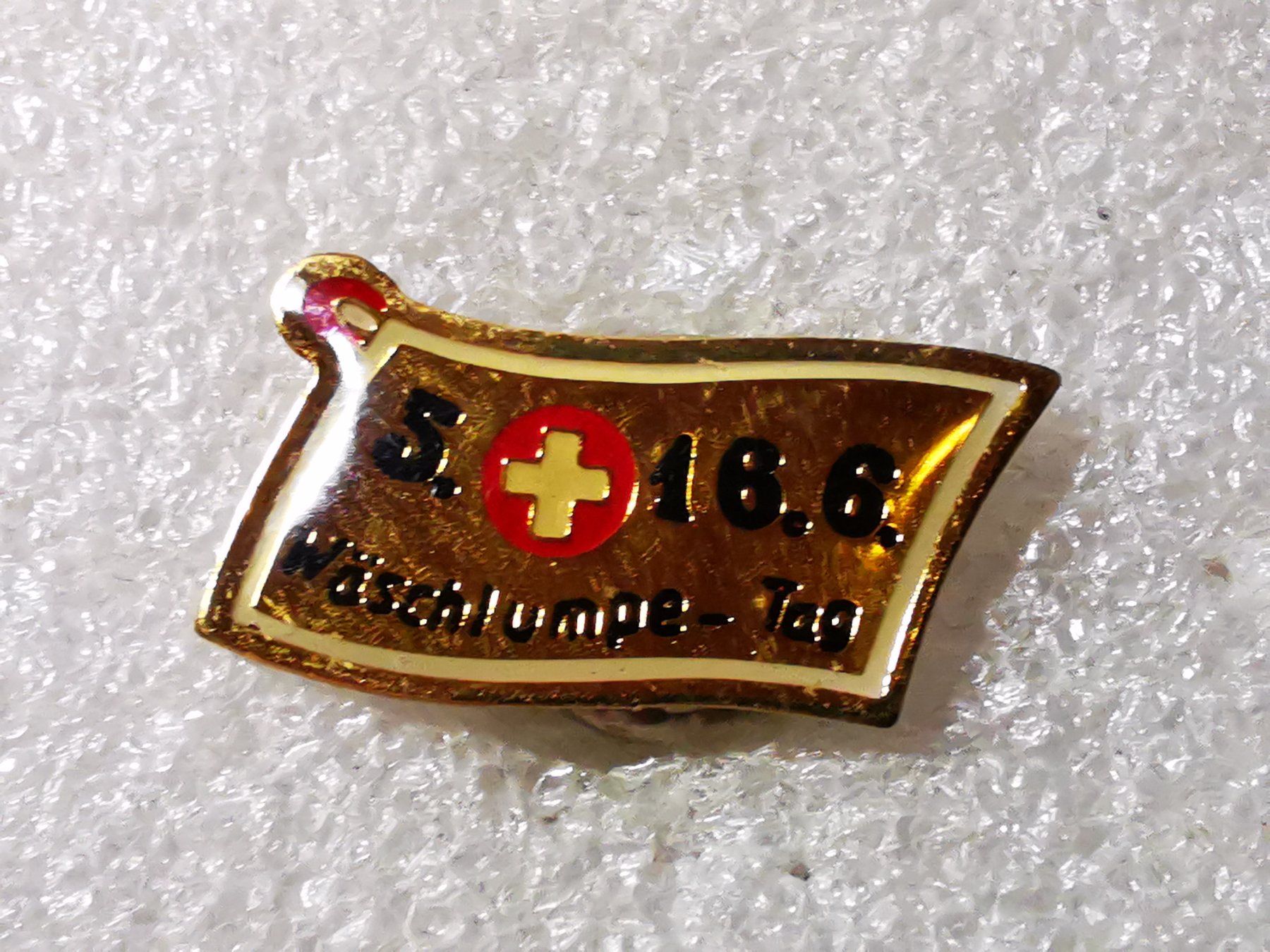 Placchette & Badge: Ansteckpin 48: – Usato da Oppligen venduto da Pin-Fall-Shop