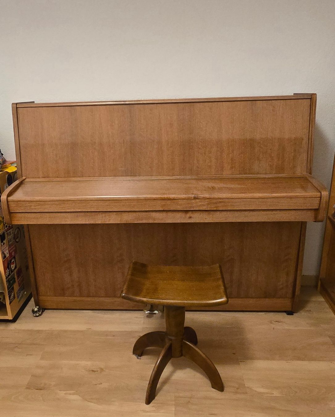 Musikinstrumente: Klavier Geyer Aufrecht mit Hocker – Gebraucht aus Bremgarten AG von Morula