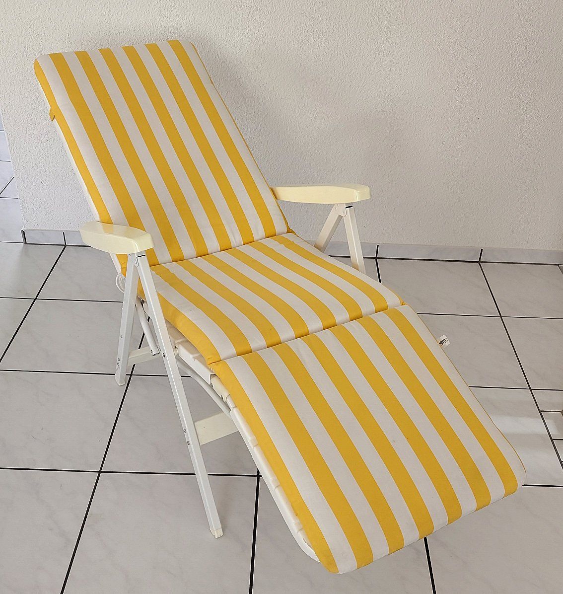 Chaises longues: Liegestuhl klappbar mit Polster – D'occasion à Buchs ZH par Bighusky 1