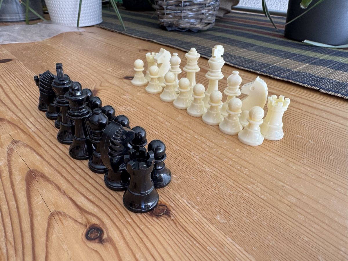 Spiele: Schönes Schachfiguren-Set – Gebraucht aus Landquart von aviation3000 1