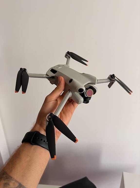 Modellismo RC: DJI mini 4 pro combo  – Usato da Neyruz FR venduto da sbr_6ltj 1