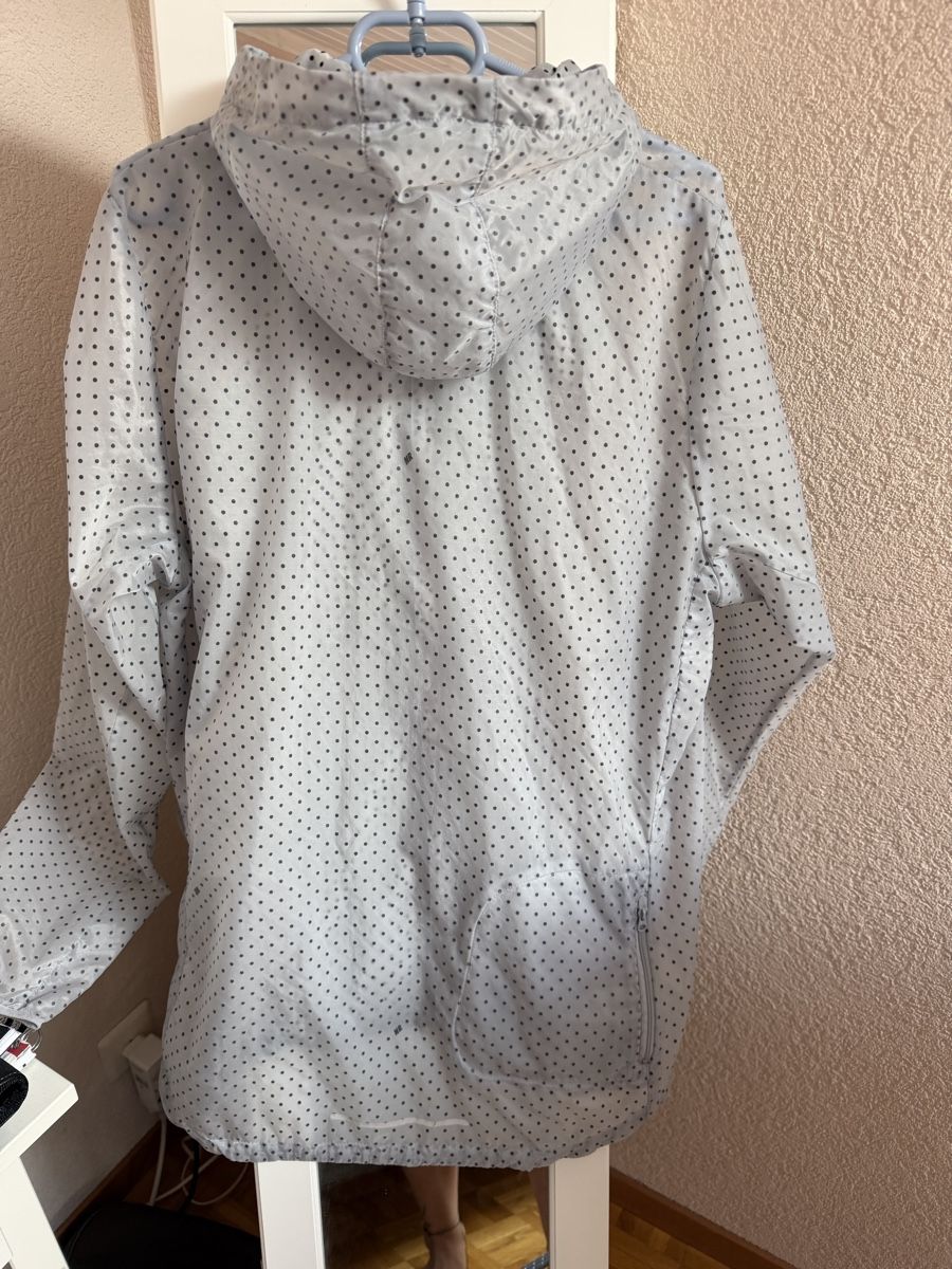 Nike Giacche: Veste Nike running taille L – Usato da Savagnier venduto da Pivovar2 5