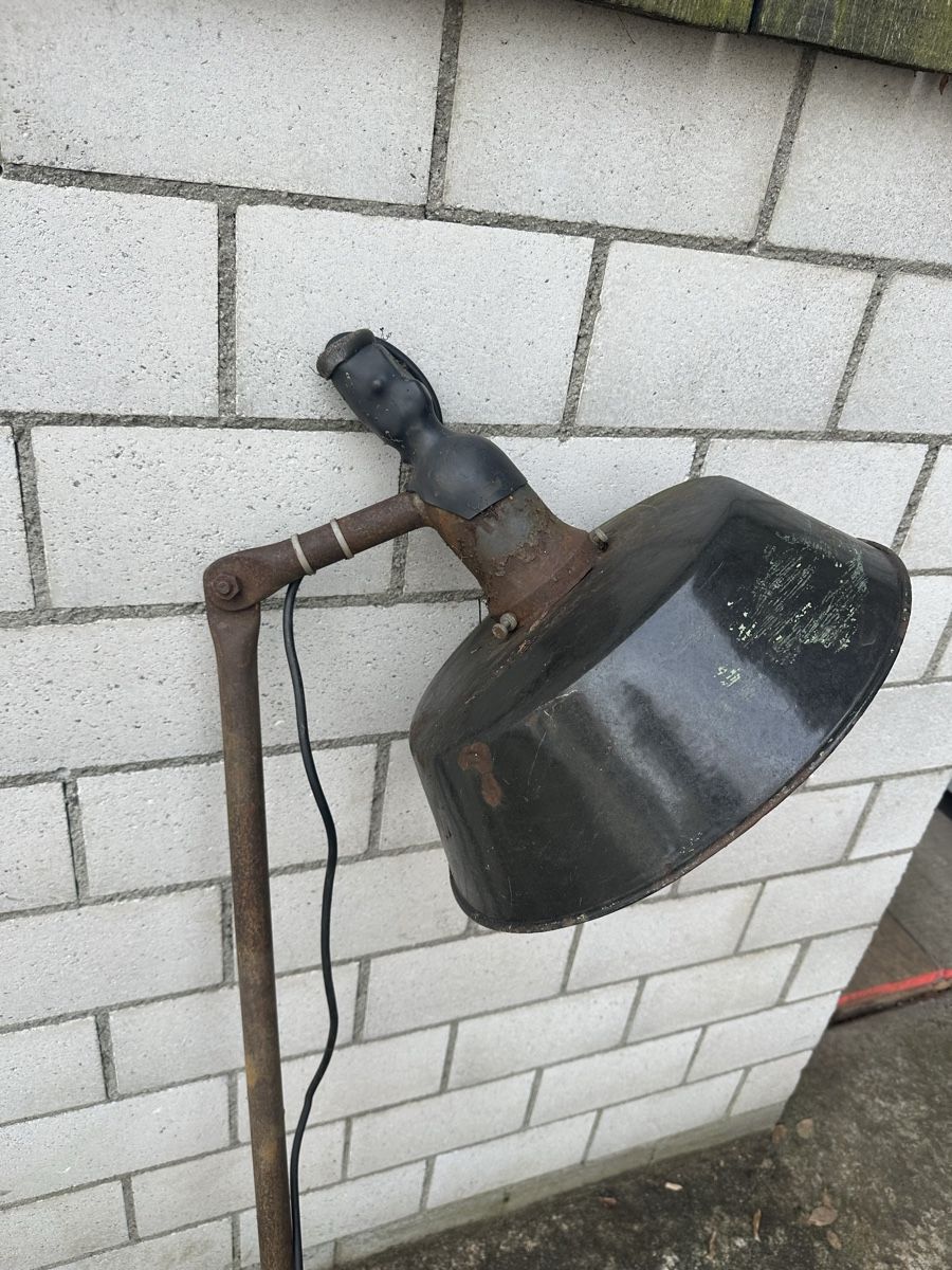 Lampade: Alte Lampe Emaille mit Ständer – Usato da Villmergen venduto da Bezdupe 1