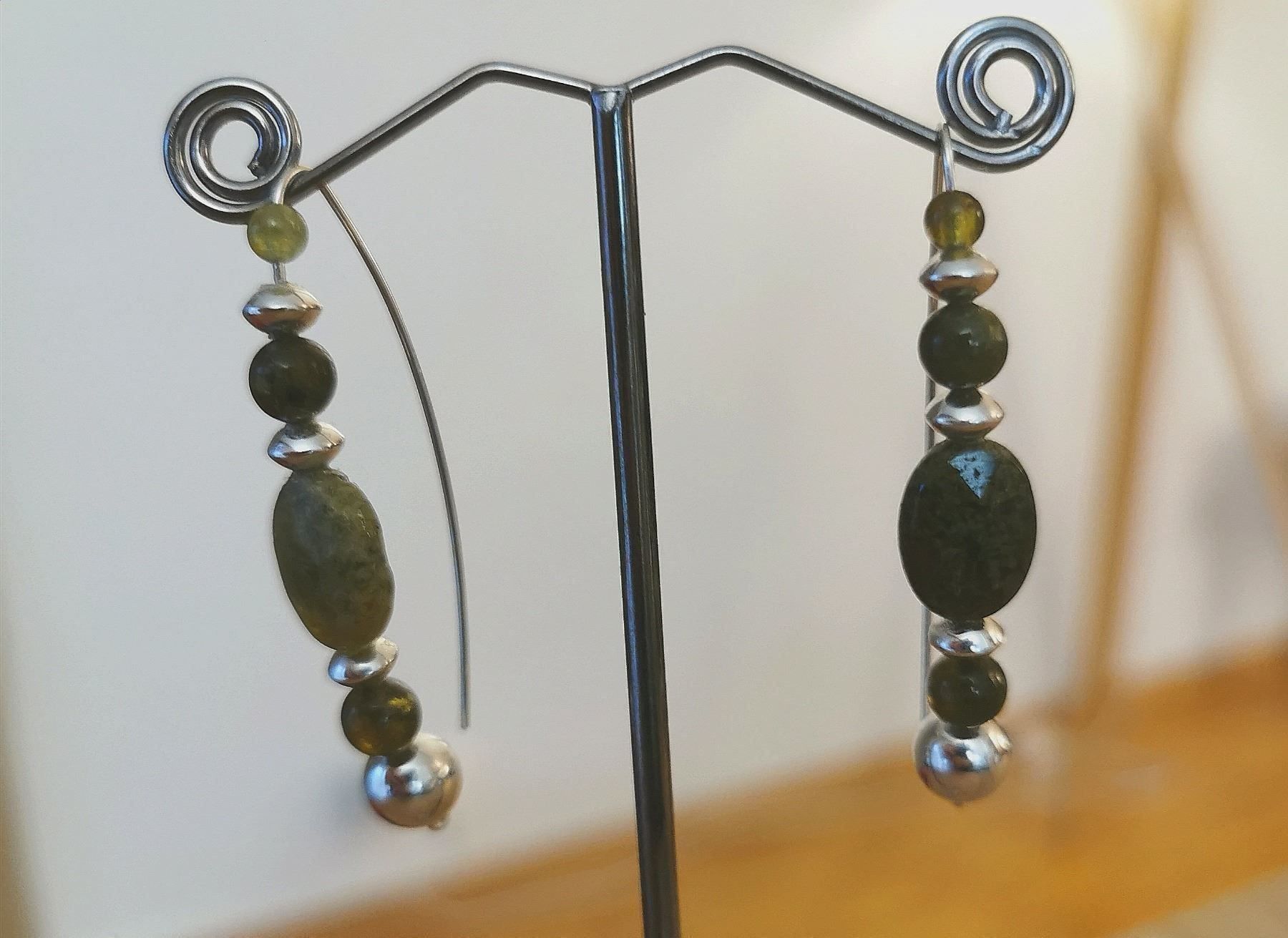 Orecchini pendenti & Orecchini a lobo: Boucles d'oreilles Grenat vert et argent 925 – Nuovo e nell'imballaggio originale da Veyrier venduto da Leilazizou 2