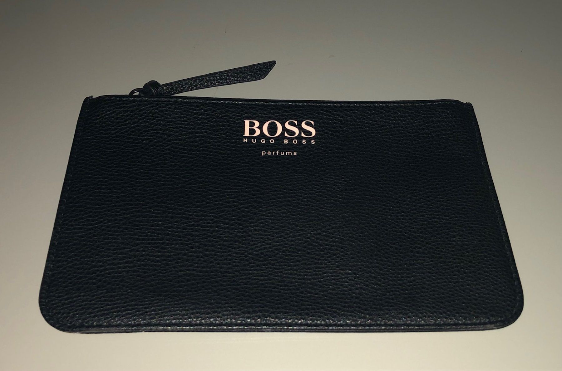 Taschen für Damen: BOSS-Beutel mit Reissverschluss – Gebraucht aus Buchs SG von Handyman77