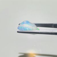 Opal mit Natürlichem  Schliff 2.51ct