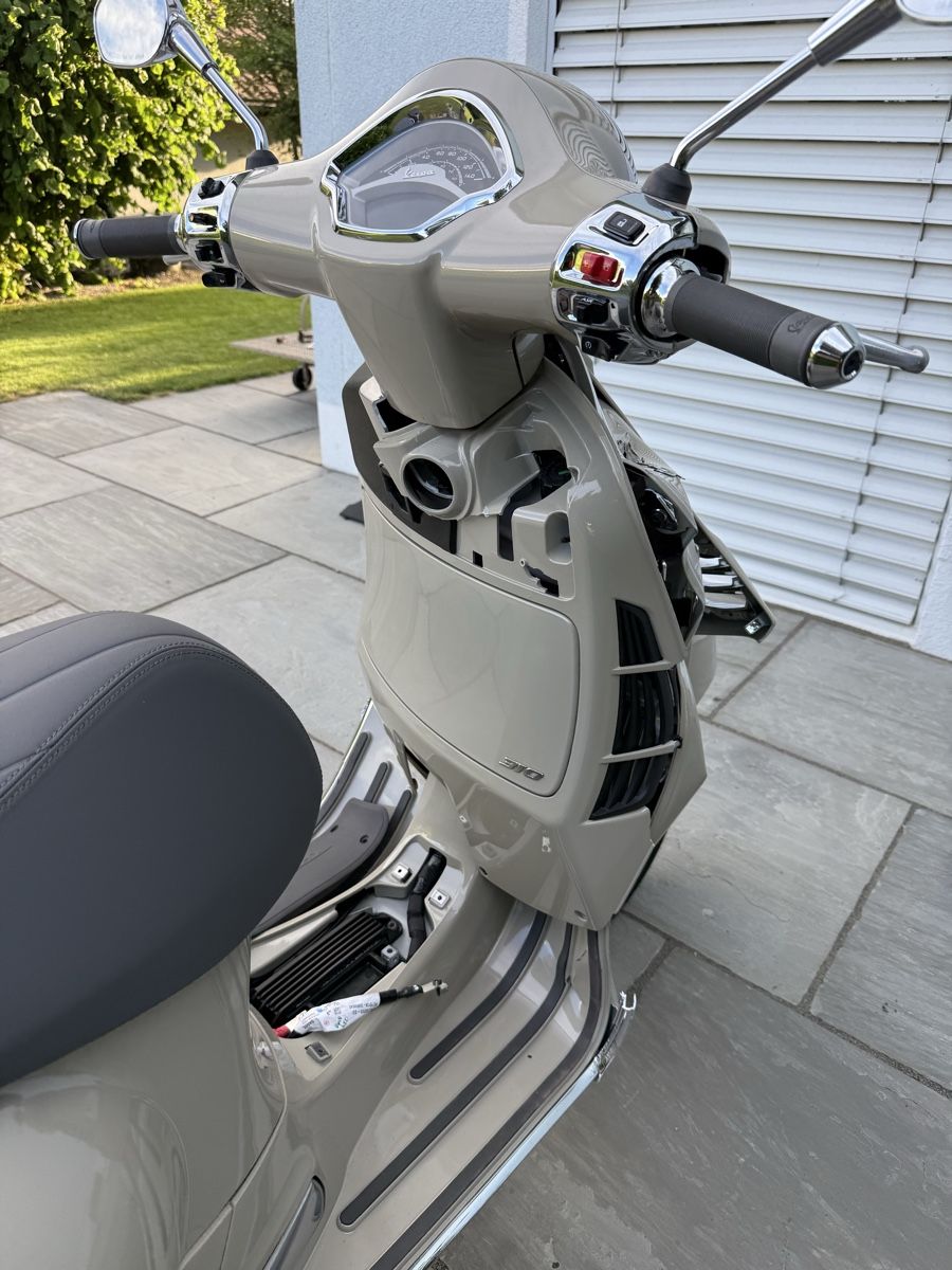 Vespa Scooter: Unfall Piaggio Vespa GTS 310 E5+ , beige, 119km – Difettoso da Appenzell venduto da M-Power07 3