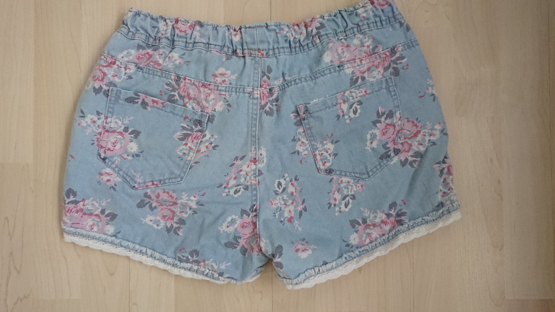 Pantaloni: Hübsche Damen Shorts Gr. 38 geblümt – Usato da Hallau venduto da CHACLA 1