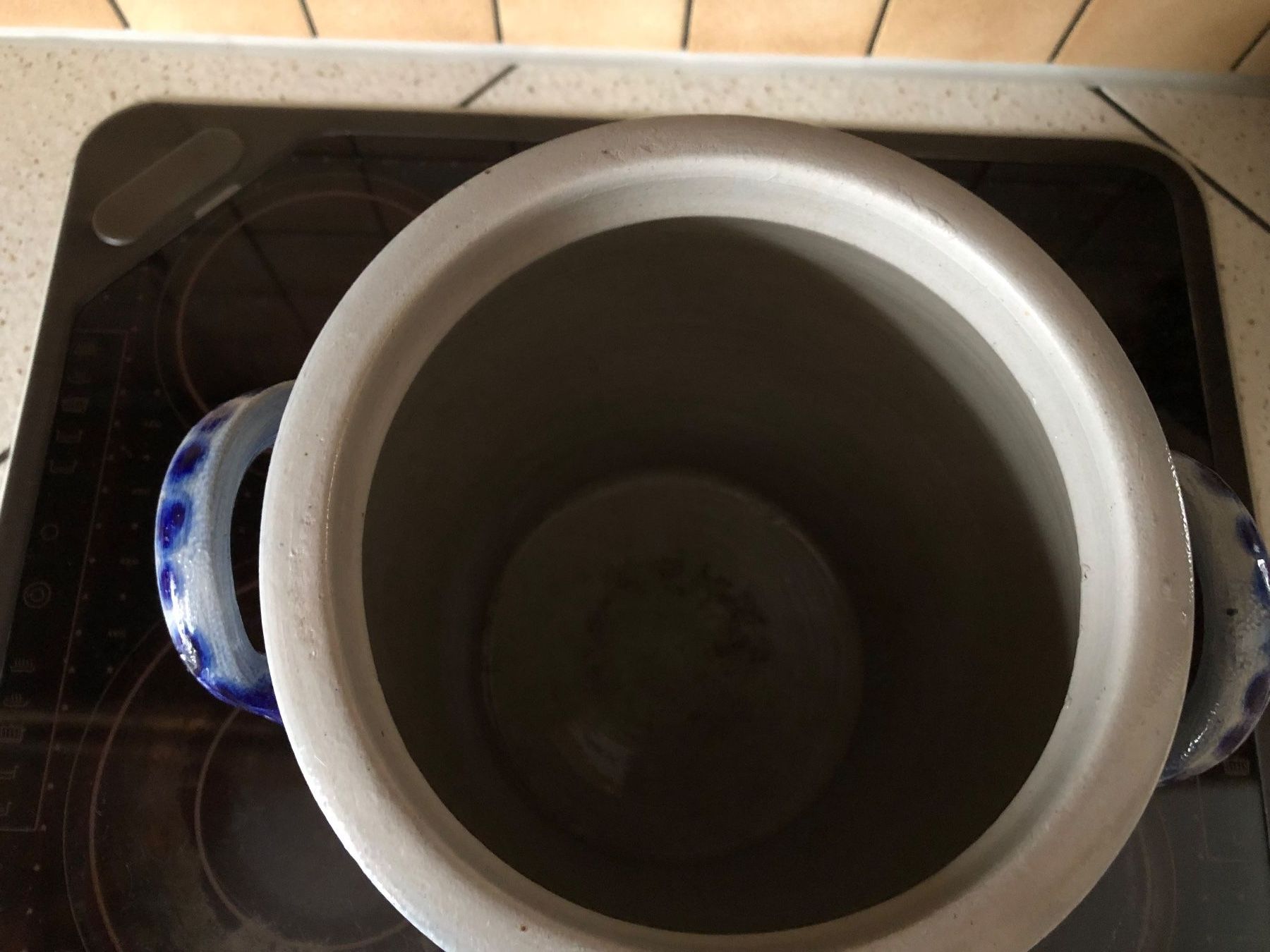 Töpfe: Blau-weiss Keramik/Steingut Topf 8 Liter – Gebraucht aus Schübelbach von Dolly990_2 2