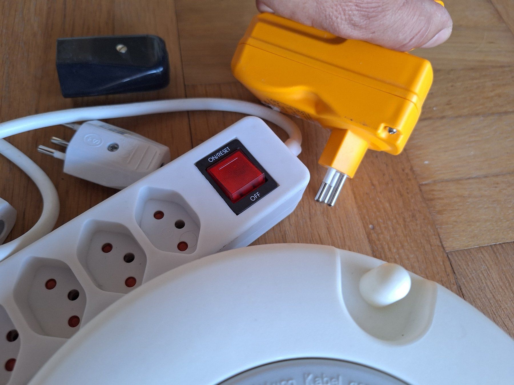 Stecker: Lot de prises suisse – Gebraucht aus Chêne-Bougeries von xchrysalide 5