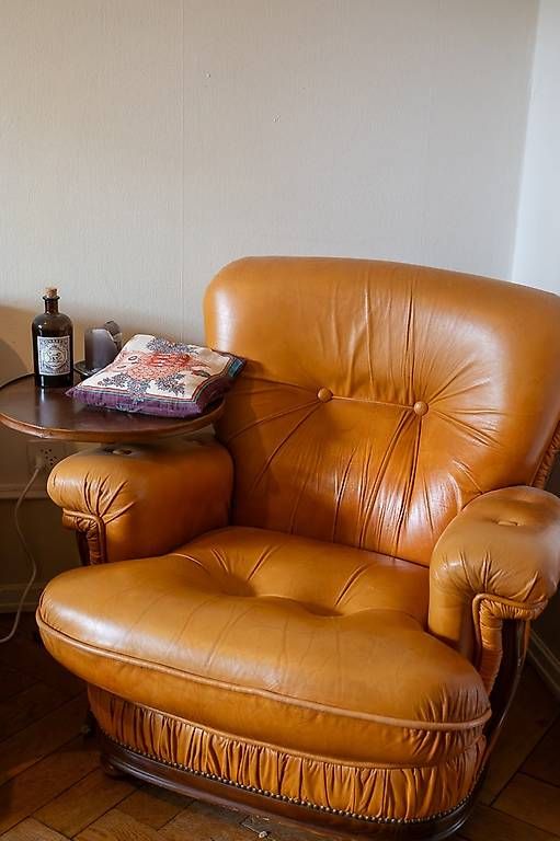Divani: Vintage Ledersofa-Set  3-Sitzer + 2 Sessel, cognac – Usato da Basel venduto da orbitorion 1