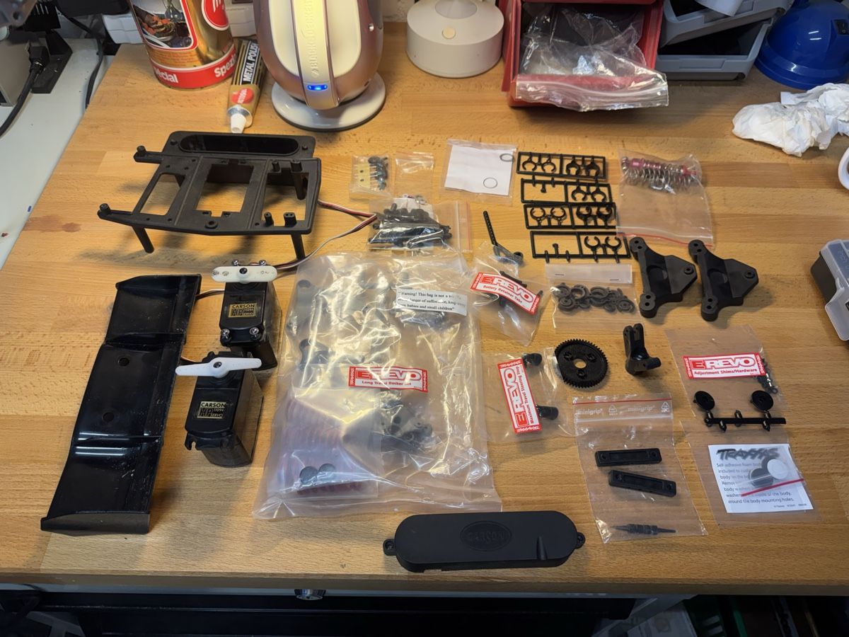 Modellismo RC: RC Auto Ersatzteile – Usato da Wilen b. Wollerau venduto da Loonyacht