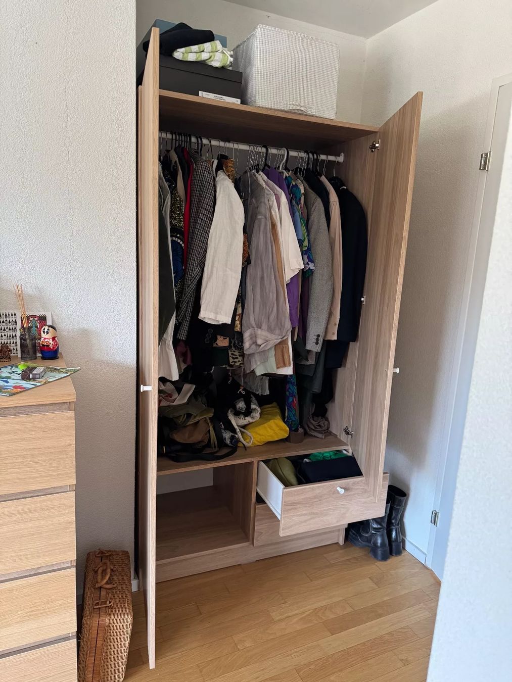 Ikea Armadi: Kleiderschrank IKEA VILHATTEN, Eichenoptik – Usato da Zürich venduto da zoe_mq95 1