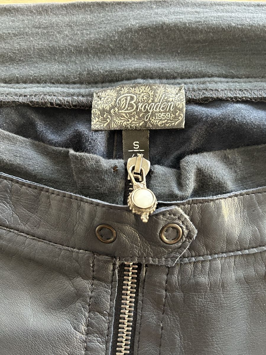 Pantaloni: LEDERHOSE – Usato da Erlenbach ZH venduto da Xe01 4