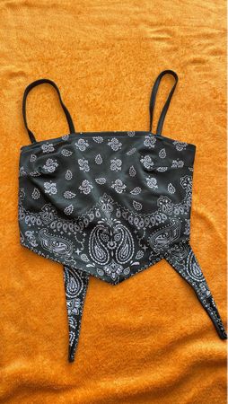 Schickes Sommer Top mit Bandana Muster, Grösse S