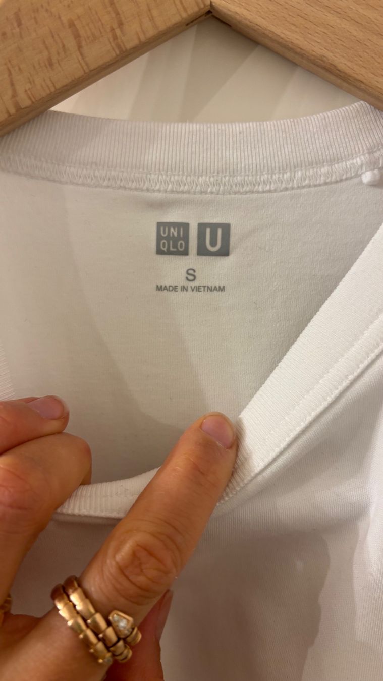 Uniqlo T-shirt: Uniqlo Basic Tshirt – Nuovo (secondo la descrizione) da Uitikon Waldegg venduto da Thefateofophelia 1