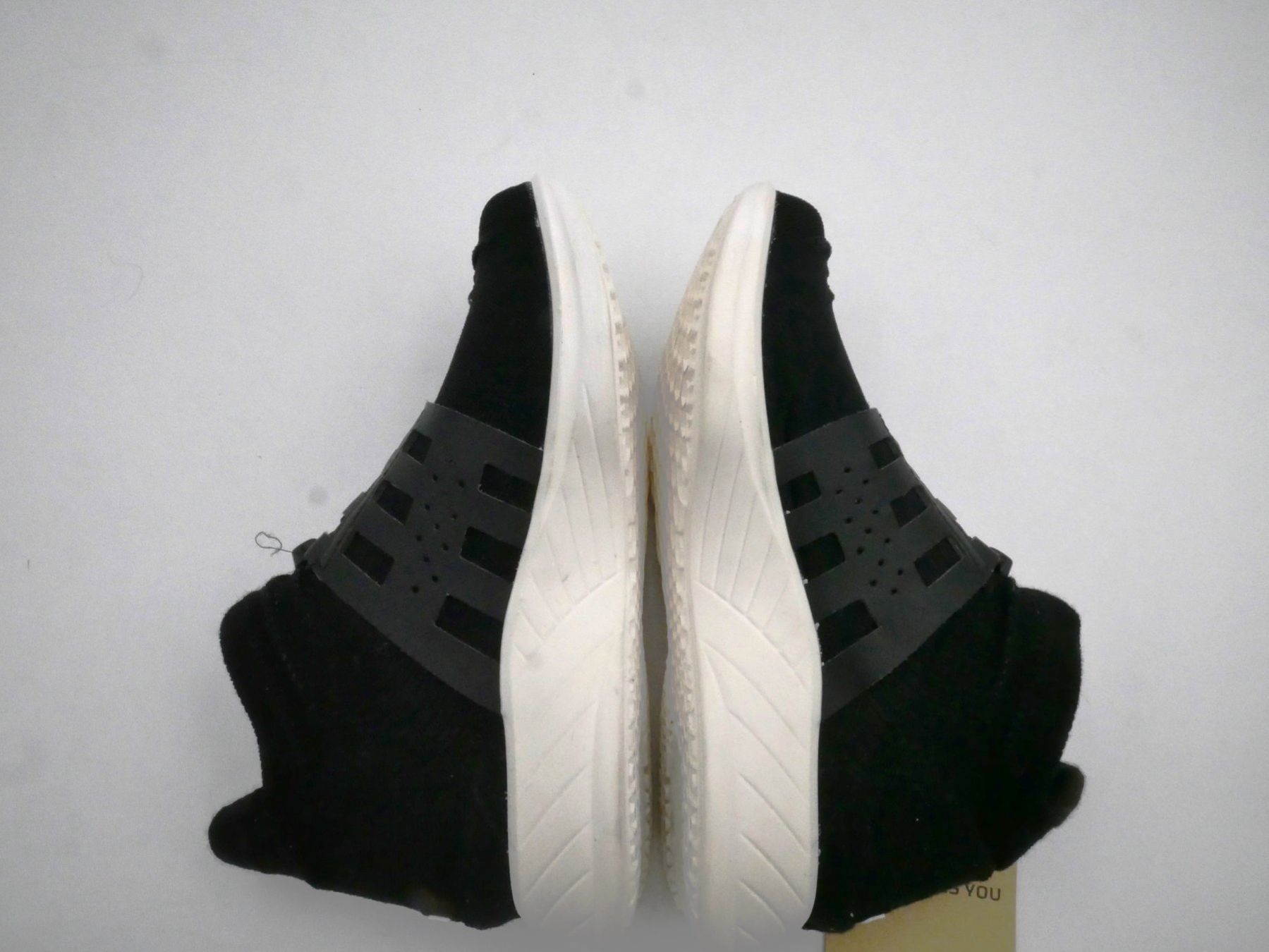 Scarpe da donna: UYN X-CROSS TUNE, OPTICAL BLACK/BLACK, GR. 35 – Nuovo (secondo la descrizione) da Winterthur venduto da Restwert_Winterthur 2