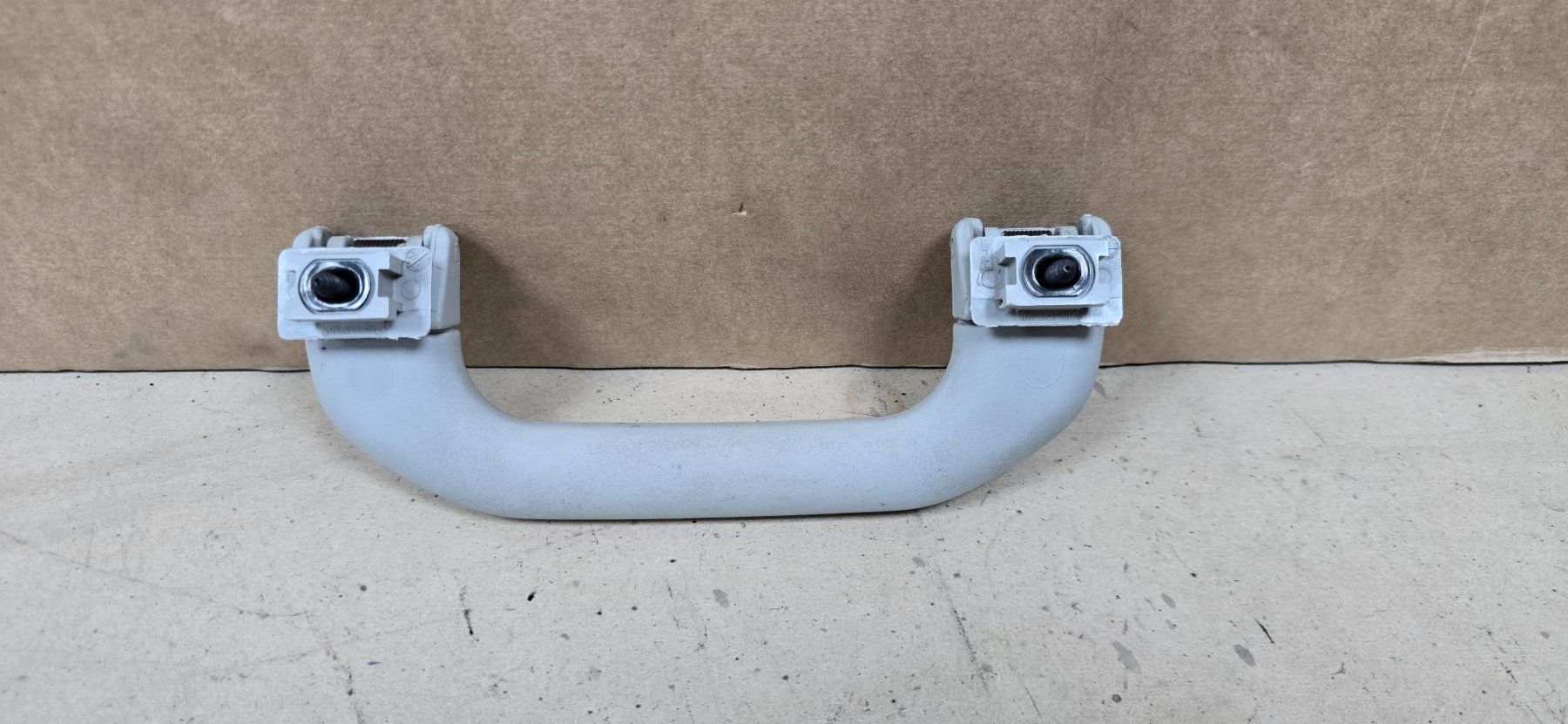 Volkswagen Alle Autoersatzteile: VW T4 Haltegriff Griff Angstgriff A-Säule grau 7D0857607 – Gebraucht aus Schaffhausen von Parg86 3