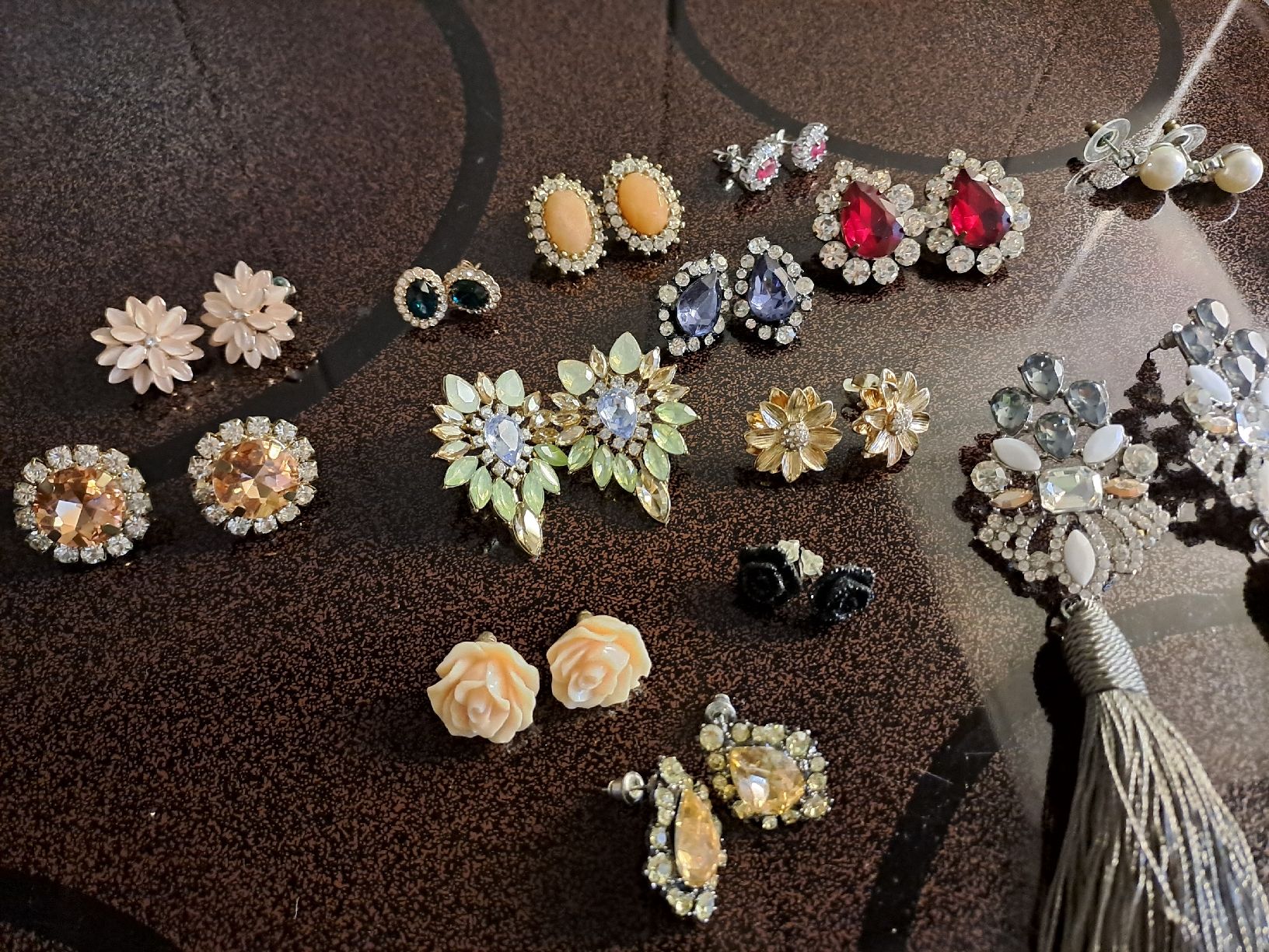 Altri gioielli: Grosse Sammlung Modeschmuck Ohrringe verschiedene Modelle – Usato da Rickenbach LU venduto da bishiida 3