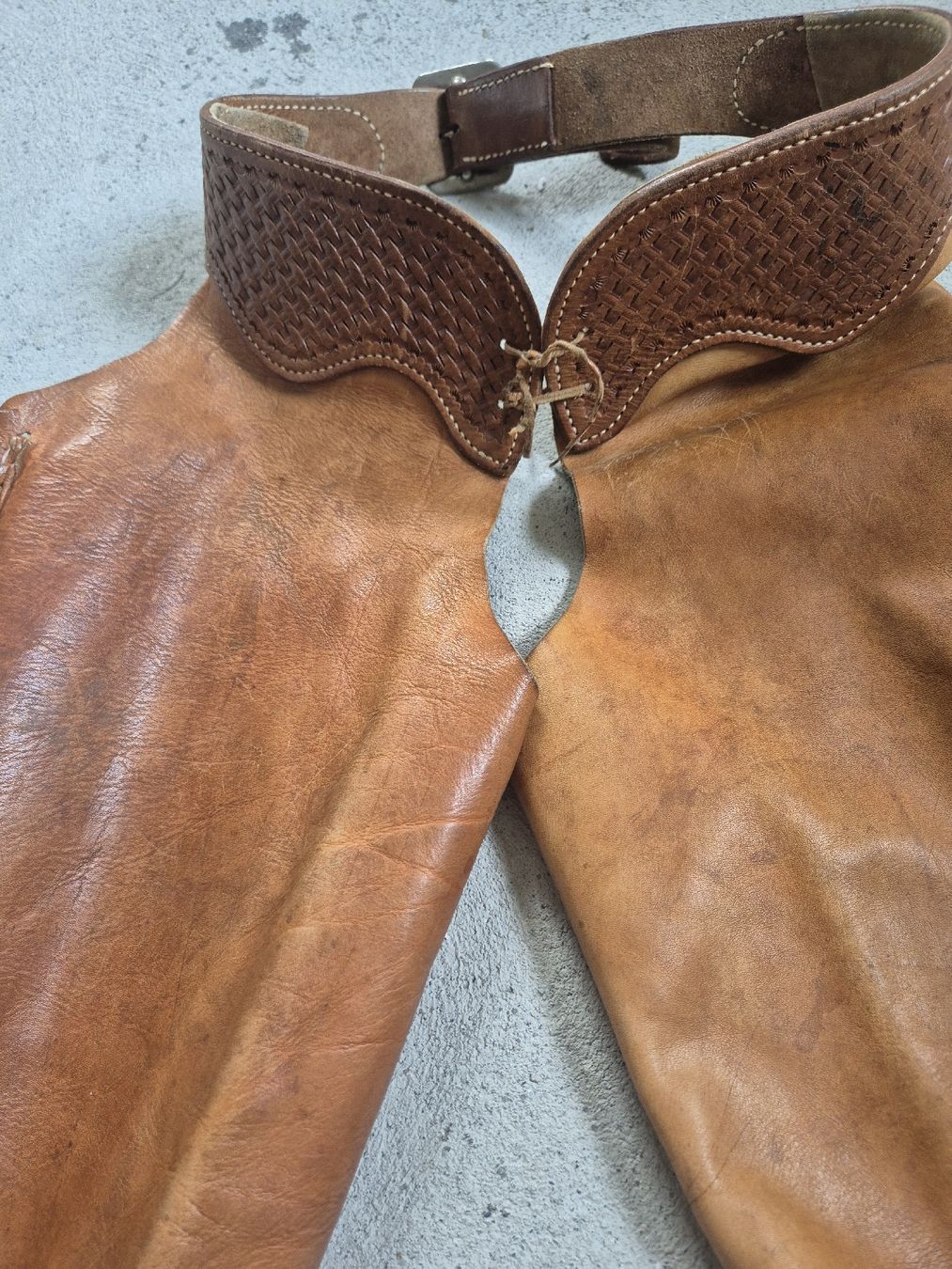 Pantalons: Western Chaps mit Franseln – D'occasion à Schaanwald par Gismo034 1