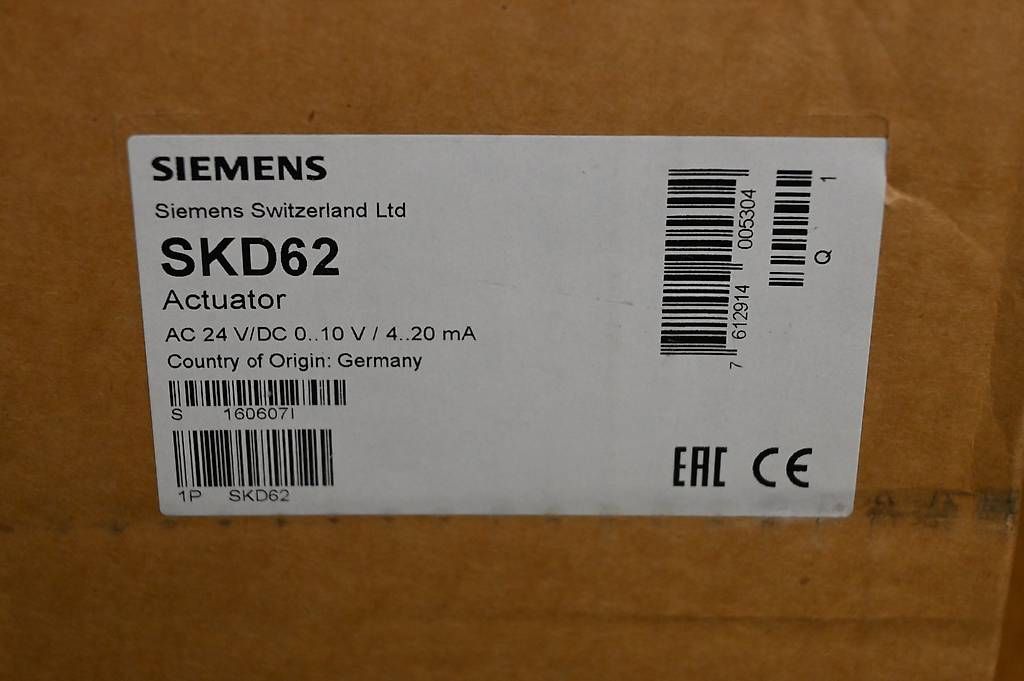 Siemens  Motori: Siemens 3-Wege Servomotor, 24 Volt neu – Nuovo (secondo la descrizione) da Schönenberg TG venduto da Scania10
