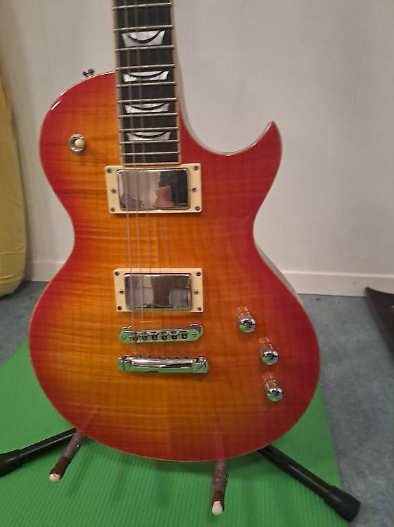 Strumenti musicali: Eruption-Europe Faded Cherry  – Usato da Wichtrach venduto da lomaroti 1