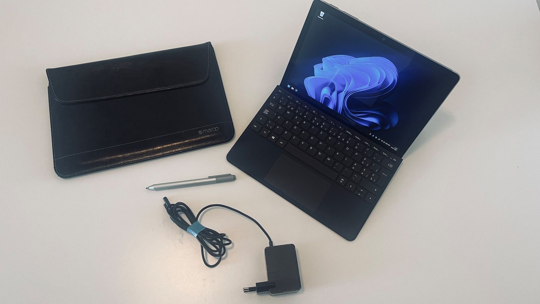 Microsoft Notebooks: Microsoft Surface Go 2 mit Typecover und Stift – Gebraucht aus Münchenstein von Mortal17
