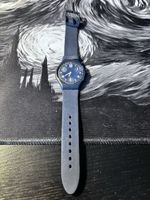 Montre Swatch bleu marine en bon état pour l'été ☀️