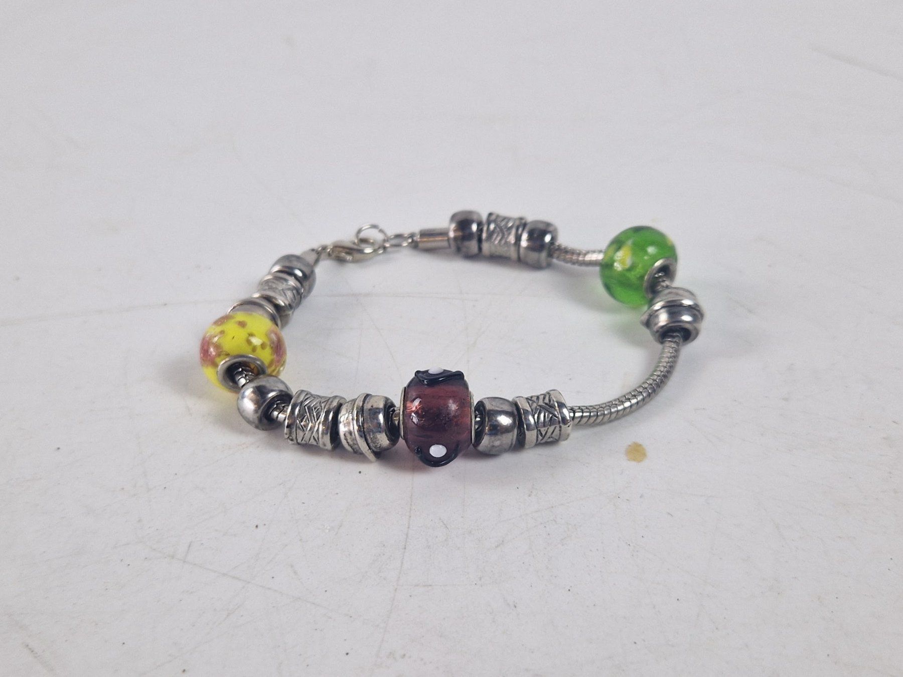 Bracciali & Braccialetti: Metallarmband mit farbigen Kunststoffperlen – Usato da Muhen venduto da Restwert_Muhen 1