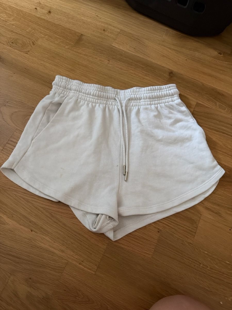 H&M Pantalons: Short blanc H&M – D'occasion à Le Locle par Mayd_h