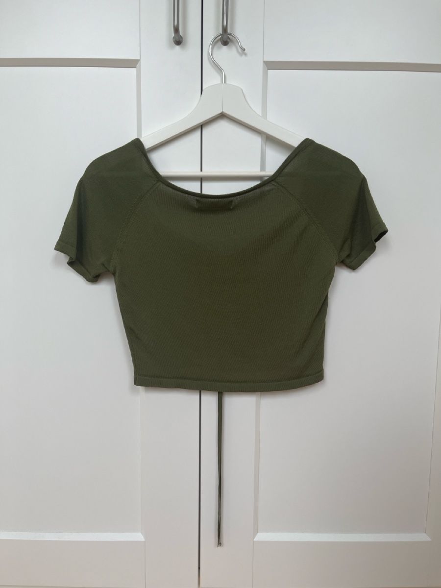 Mango Tops: Crop Top Olivgrün Grösse S – D'occasion à Zürich par lyn_tqp5 1