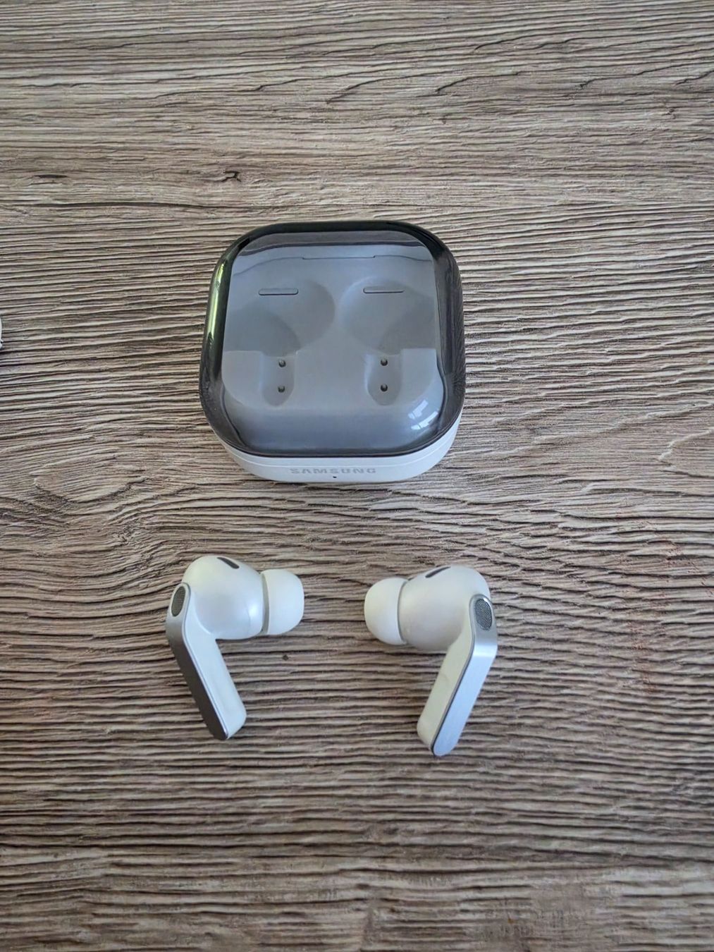 Samsung Cuffie: Samsung Galaxy Buds 4 Pro – Nuovo (secondo la descrizione) da Baden venduto da robert103