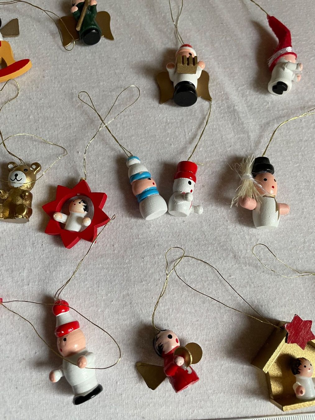 Toutes les décorations: Mini-Weihnachtsbaumschmuck aus Holz – D'occasion à Cham par 2eye 2