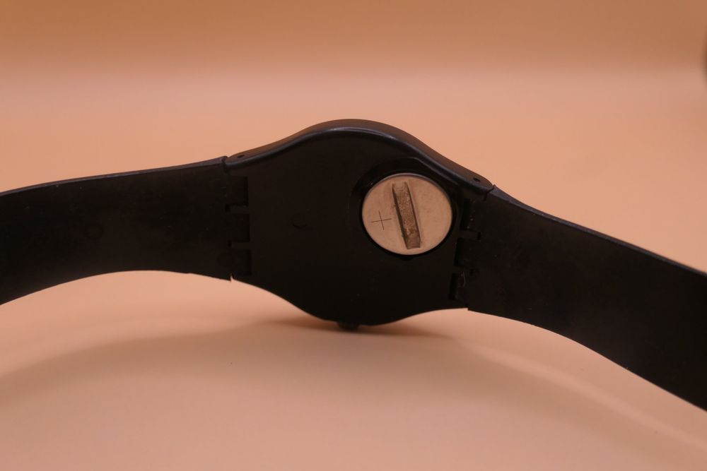 Swatch Orologi: Swatch Gent "AFTER DARK" GB144, neue Batterie – Usato da Thun venduto da CHRONOTIKA 4