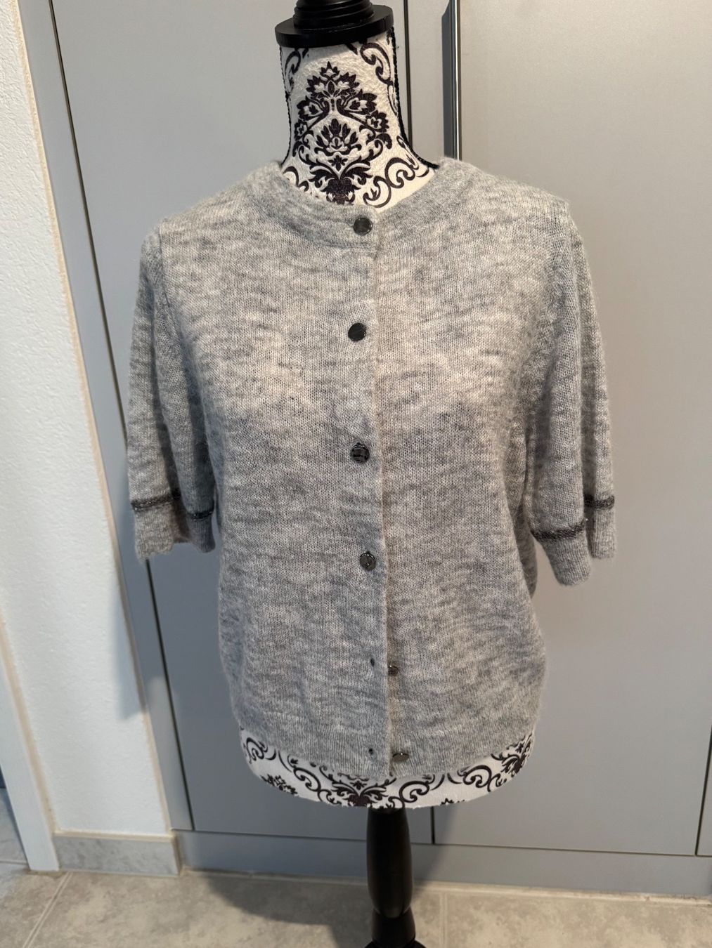 S.Oliver Giacche: Strickjacke S.Oliver Gr. 38 grau meliert - NEU – Nuovo (secondo la descrizione) da Boppelsen venduto da Chafer12 2