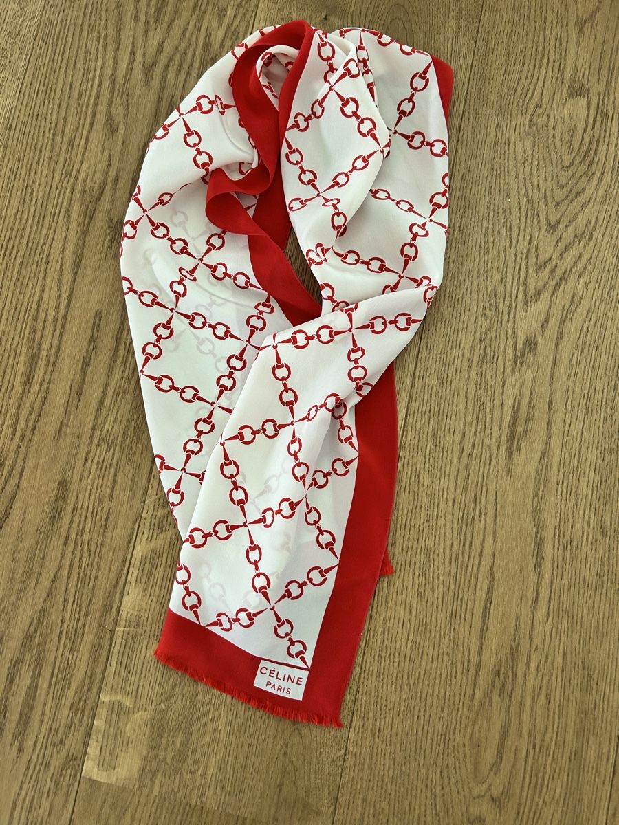 Celine Foulard & Sciarpe: Écharpe en soie Céline vintage  – Usato da Lully VD venduto da Garance040 1