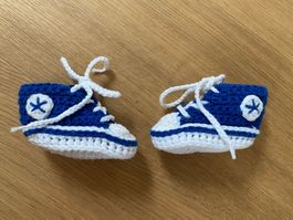 Gehäkelte Schuhe im „Converse-Style“ Grösse ca bis 6 Monate