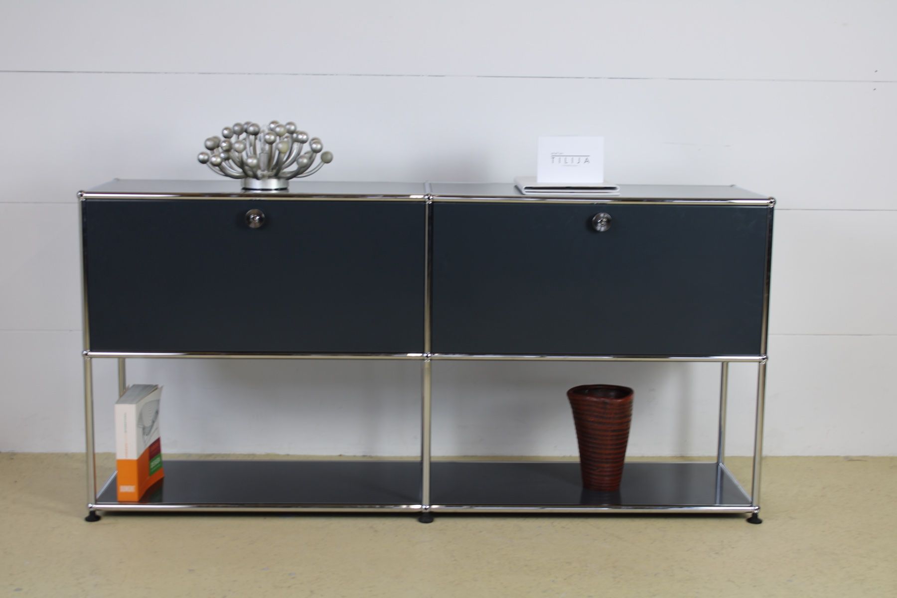 USM Cassettiere: USM Sideboard in Anthrazitgrau, Umbau möglich – Usato da Meinisberg venduto da atelier_TILIJA