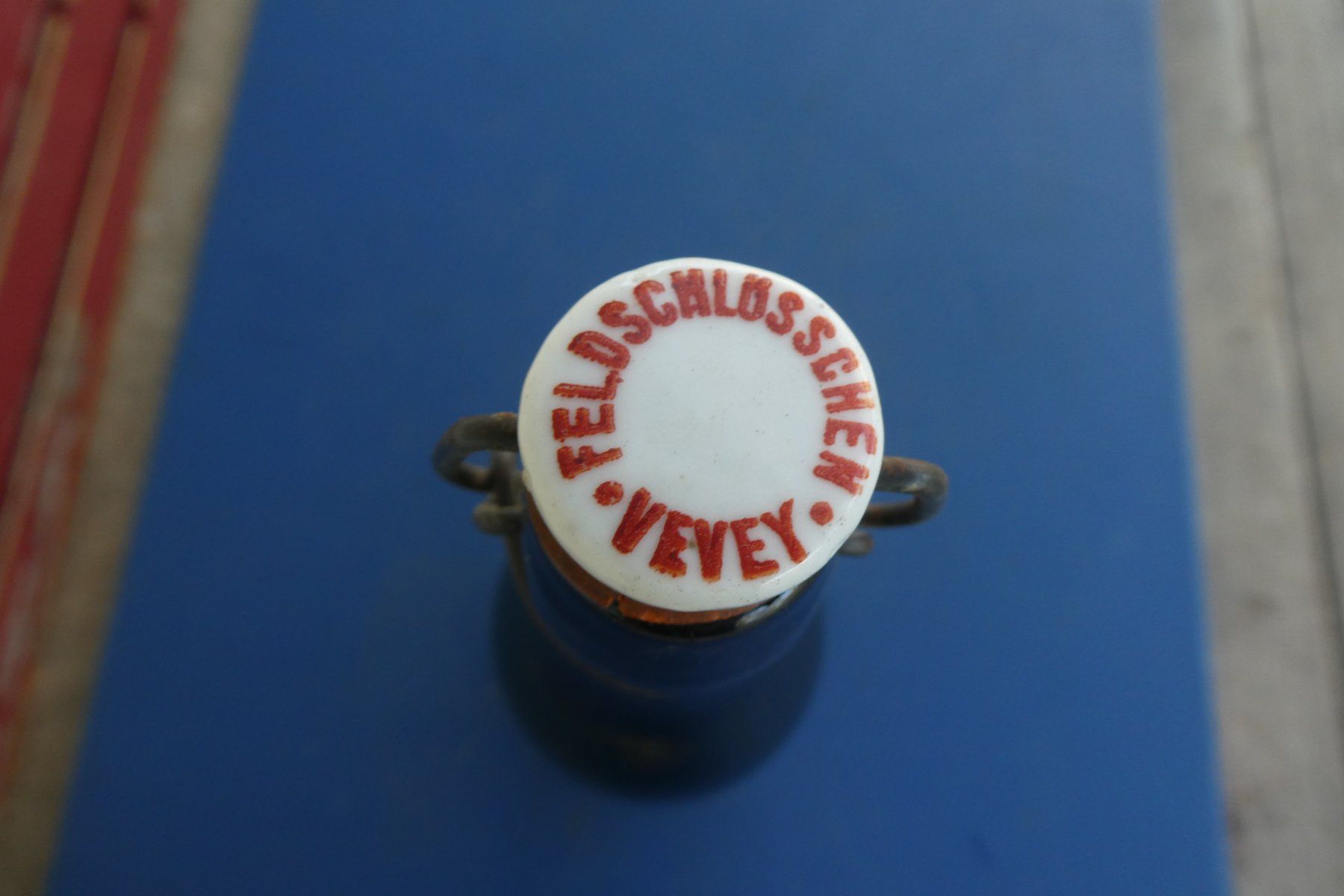 Feldschlösschen Verres, cruches & bouteilles: Bouteille de bière Vevey – D'occasion à Fontaines NE par monloisir 2
